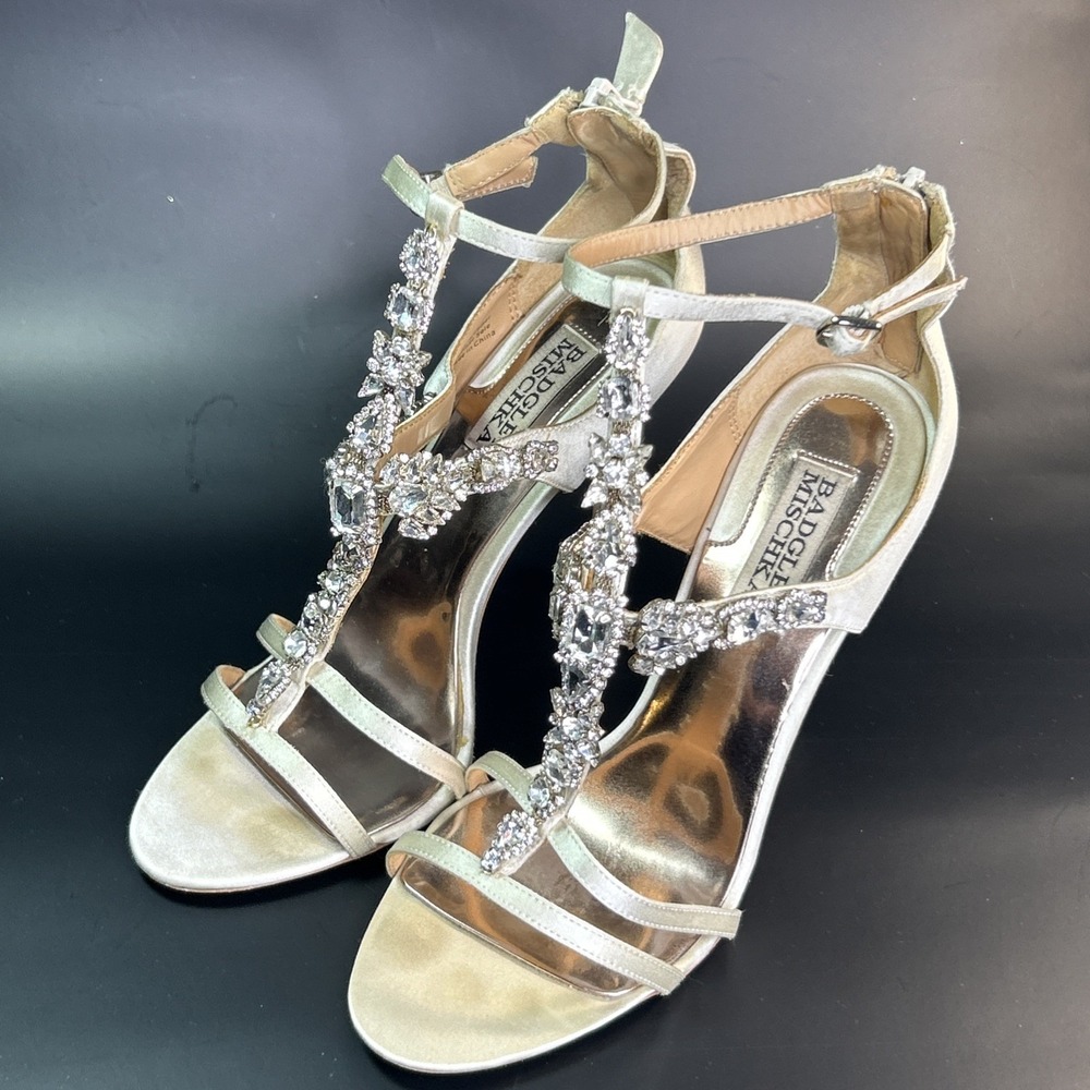 Badgley Mischka Giovanna Jeweled Champagne Satin Heels Size 7.5